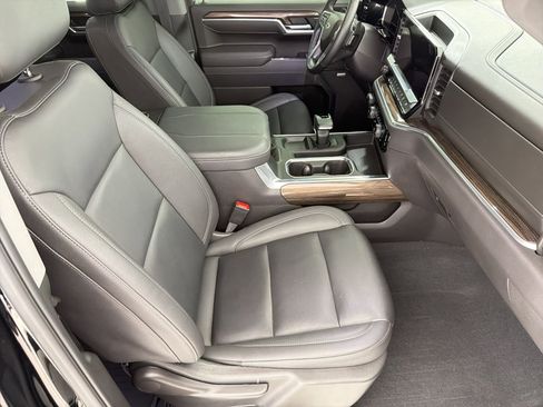 Used 2025 Chevrolet Silverado 1500 LT Trail Boss w/ LT Trail Boss Premium Package AWD/4WD image 30