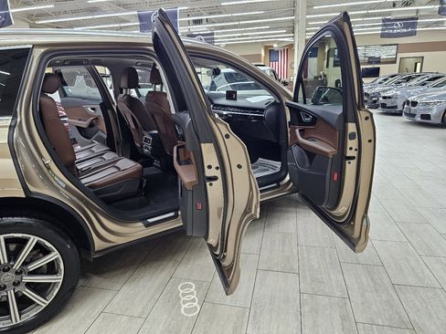 Used 2019 Audi Q7 3.0T Premium Plus w/ Premium Plus Package image 16