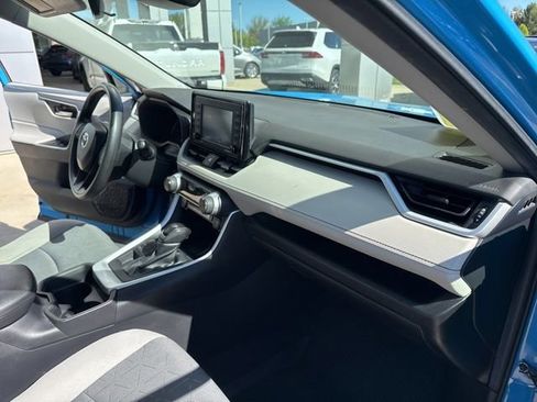 Used 2021 Toyota RAV4 XLE AWD/4WD image 30
