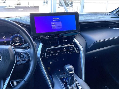Used 2023 Toyota Venza Limited image 6
