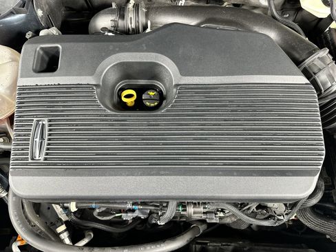 Used 2020 Lincoln Corsair Reserve w/ Rear Removable Package Tray image 32