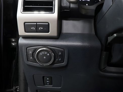 Used 2022 Ford F350 Lariat image 19