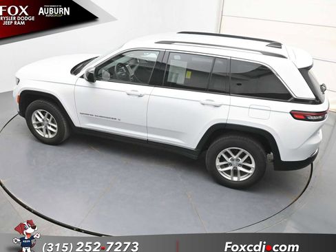 Used 2023 Jeep Grand Cherokee Laredo w/ Luxury Tech Group I AWD/4WD image 28