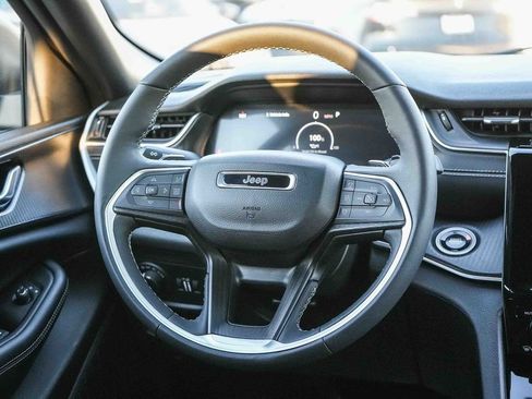 Certified 2025 Jeep Grand Cherokee Laredo X w/ Luxury Tech Group I image 16