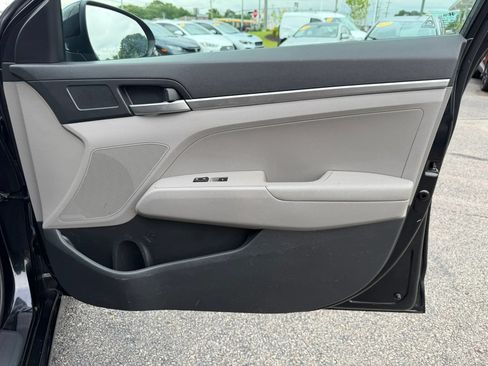 Used 2019 Hyundai Elantra SE FWD image 23