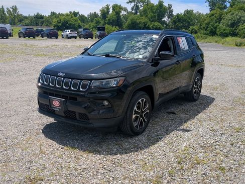Used 2022 Jeep Compass Limited image 7