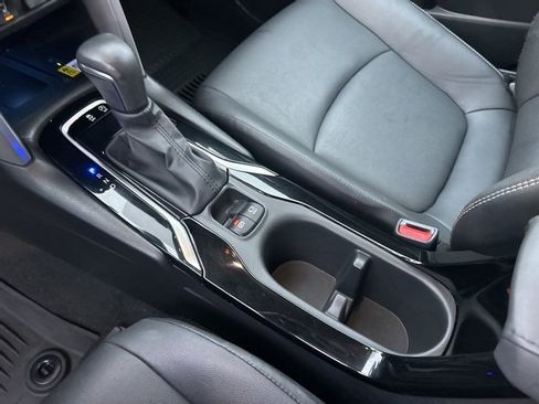 Used 2023 Toyota Corolla Cross XLE image 25