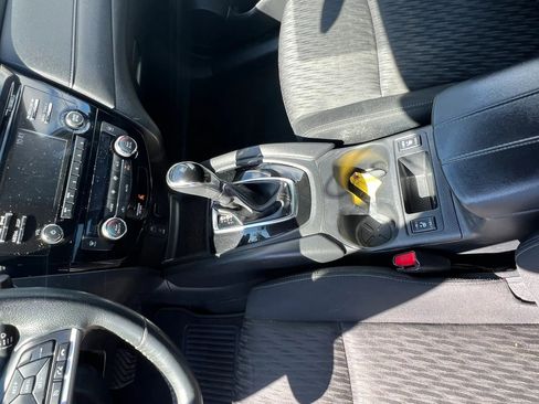 Used 2017 Nissan Rogue SV image 16