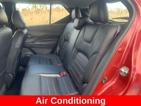 Used 2019 Nissan Kicks SR w/ SR Premium Package FWD image 9