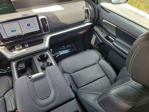 Used 2025 Ford Expedition Max Platinum AWD/4WD image 14
