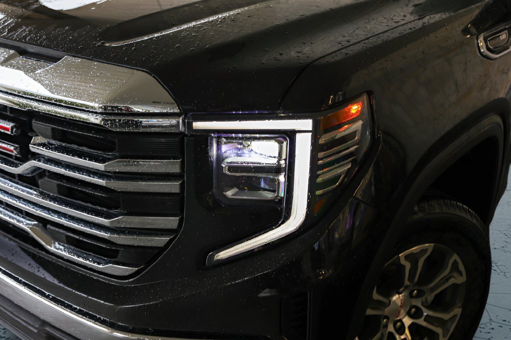 Used 2026 GMC Sierra 1500 SLT RWD image 2