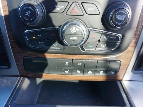 Used 2017 RAM 1500 Laramie image 12