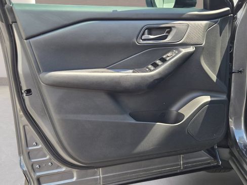Used 2025 Nissan Rogue S FWD image 19