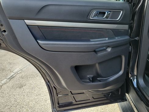 Used 2019 Ford Explorer XLT w/ Equipment Group 202A FWD image 12