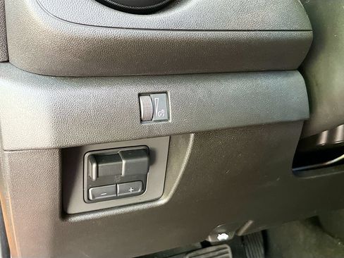 Used 2025 Chevrolet Colorado W/T w/ WT Custom Package RWD image 10