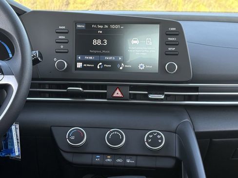 New 2025 Hyundai Elantra SE image 15