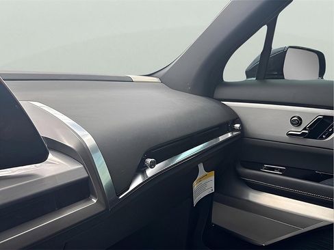 New 2026 Cadillac Vistiq Luxury image 23