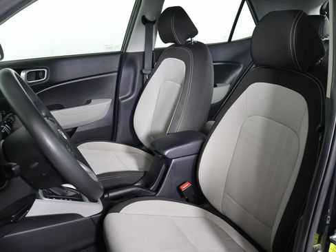 Used 2020 Hyundai Venue SEL FWD image 23