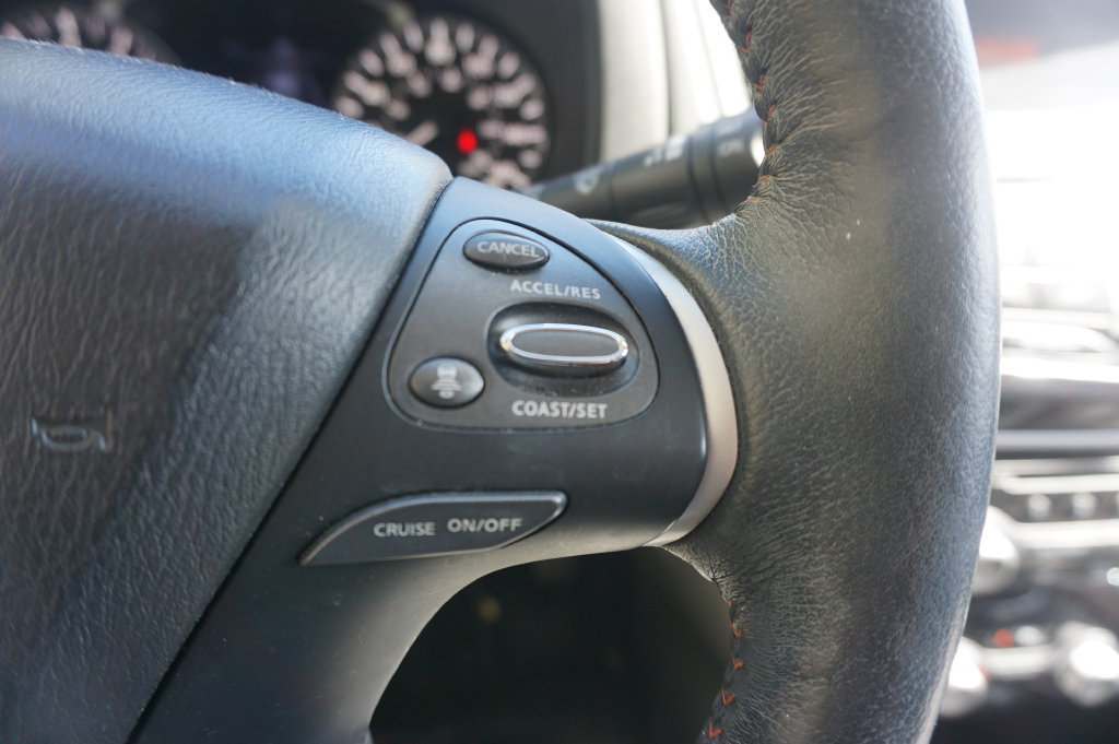 Used 2019 Nissan Pathfinder SL FWD image 9