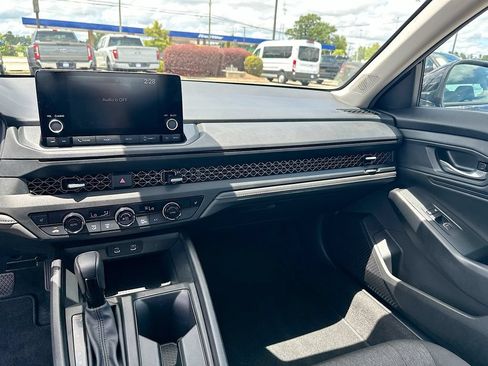 Used 2025 Honda Accord SE image 20