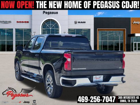 Used 2020 Chevrolet Silverado 1500 LT w/ Texas Edition RWD image 4
