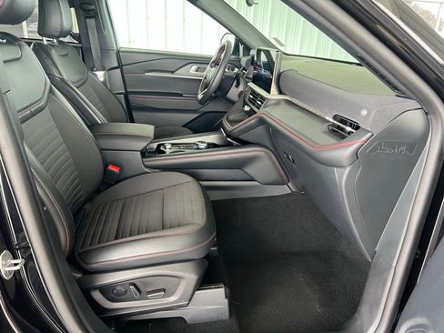 Used 2025 Ford Explorer ST-Line w/ ST-Line Street Pack image 27