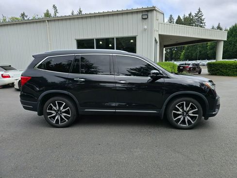 Used 2019 Honda Pilot Touring image 3