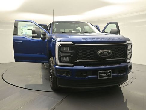 New 2026 Ford F250 XLT w/ XLT Premium Package AWD/4WD image 29
