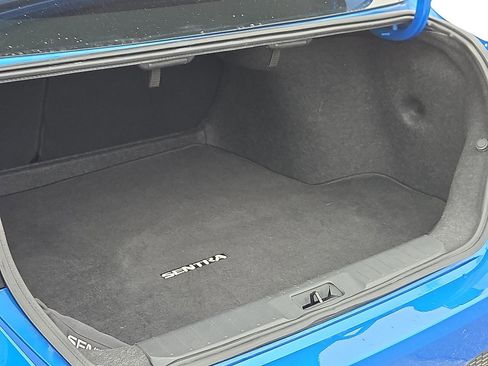 Used 2023 Nissan Sentra SR w/ Trunk Package image 9