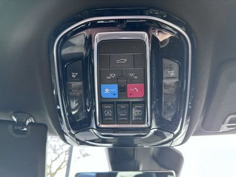 Used 2022 Jeep Grand Cherokee L Overland w/ Advanced Protech Group III image 34