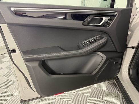Certified 2026 Porsche Macan AWD/4WD image 14