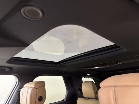 New 2026 Land Rover Discovery Limited Edition image 9