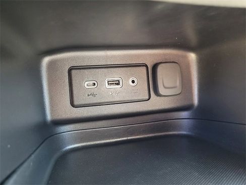 Used 2024 Chevrolet Equinox LT image 21