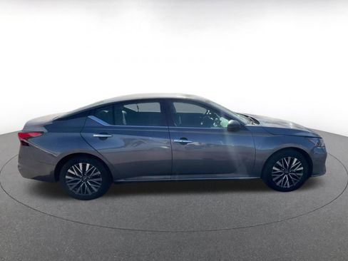 Used 2025 Nissan Altima 2.5 SV FWD image 16