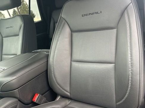Used 2025 GMC Yukon Denali image 40