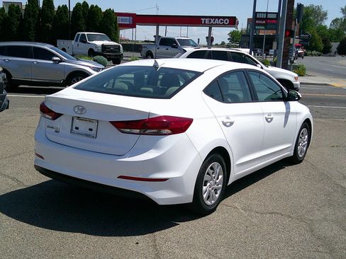 Used 2018 Hyundai Elantra SE w/ SE Connectivity Package 04 FWD image 7
