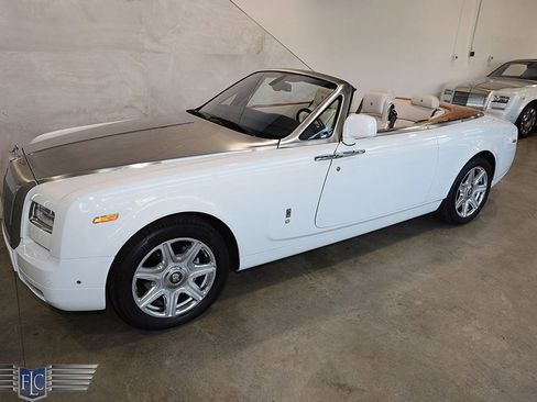 Used 2014 Rolls-Royce Phantom Drophead Coupe image 52