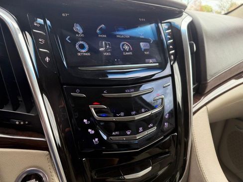 Used 2016 Cadillac Escalade ESV Premium AWD/4WD image 31