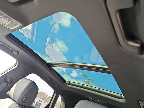 Used 2025 Audi Q3 2.0T Premium image 15