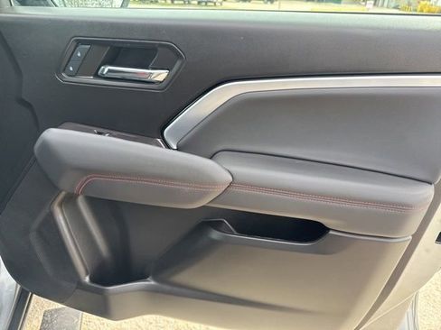 Used 2024 Chevrolet Colorado Z71 w/ Z71 Convenience Package 2 image 25