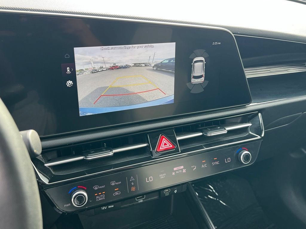 Used 2023 Kia Niro SX Touring FWD image 22