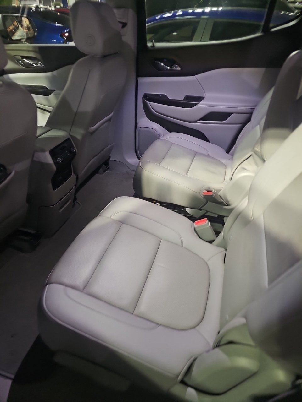 Used 2023 GMC Acadia SLT w/ Preferred Package FWD image 14