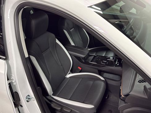 Used 2025 Buick Envision Sport Touring image 18