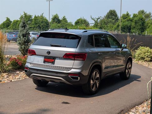 Certified 2024 Volkswagen Taos SE w/ Panoramic Sunroof Package image 5