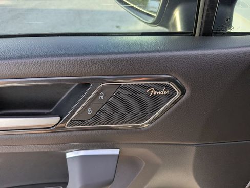 Used 2018 Volkswagen Tiguan SEL Premium FWD image 18