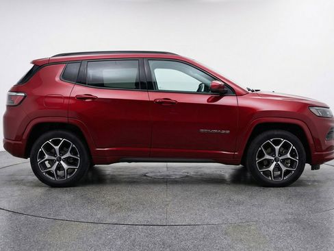 Used 2025 Jeep Compass Limited AWD/4WD image 11