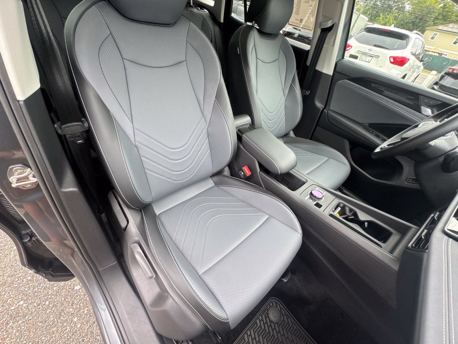 Used 2026 Volkswagen Tiguan SE AWD/4WD image 17