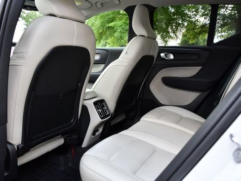 Used 2024 Volvo XC40 B5 Plus w/ Protection Package Premier AWD/4WD image 17