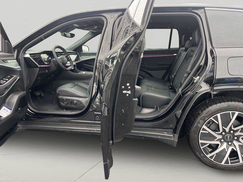 Used 2025 Jeep Wagoneer S Limited image 29