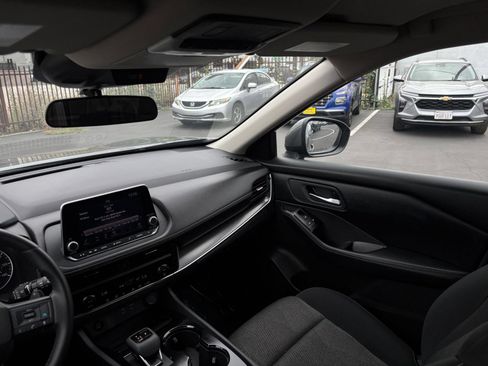 Used 2025 Nissan Rogue SV FWD image 37